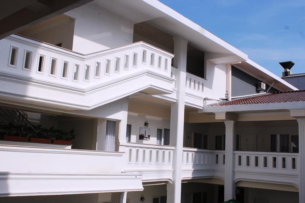Ramayana Hotel Makassar Exterior foto