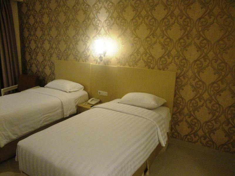 Ramayana Hotel Makassar Exterior foto