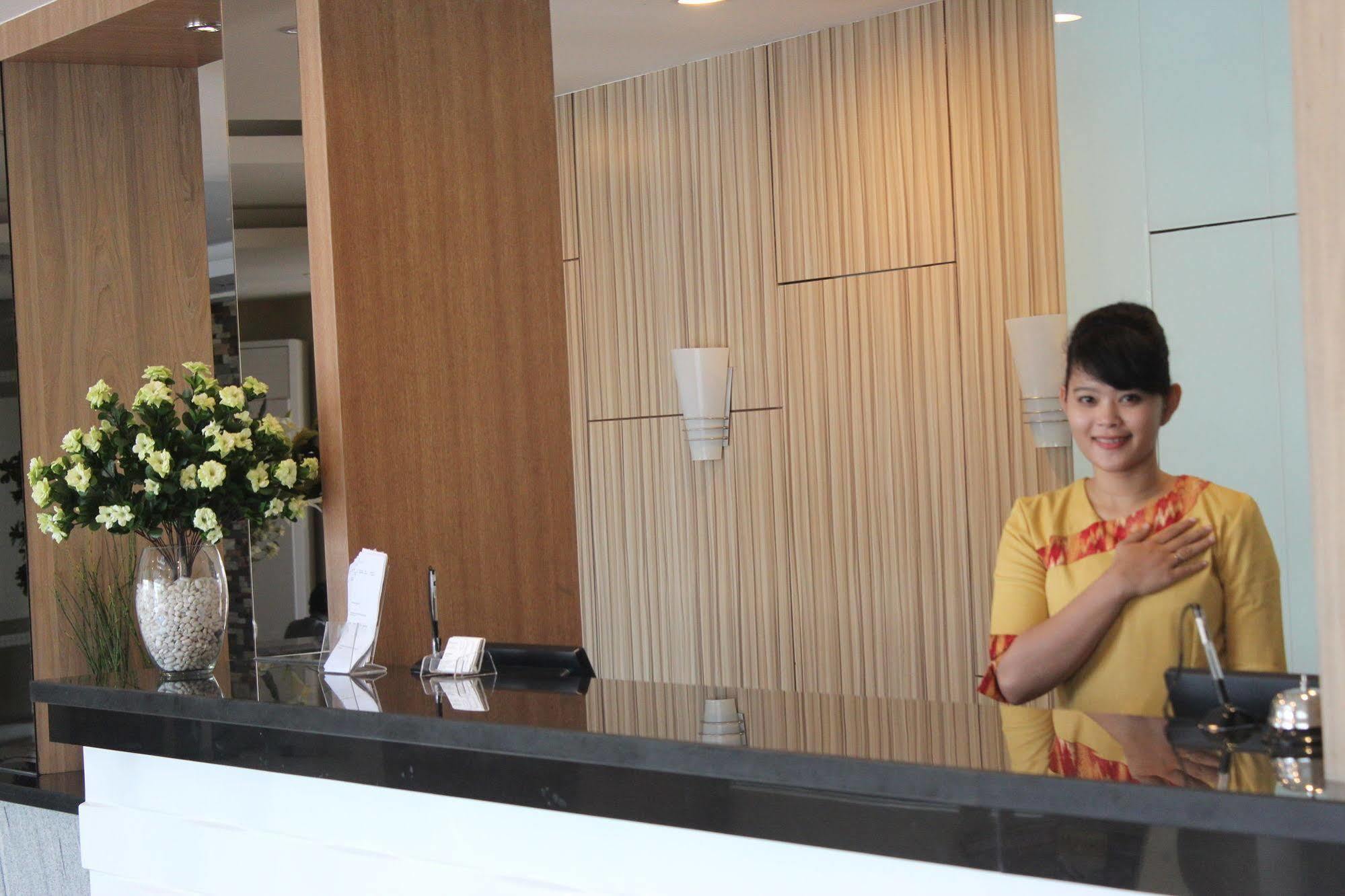 Ramayana Hotel Makassar Exterior foto